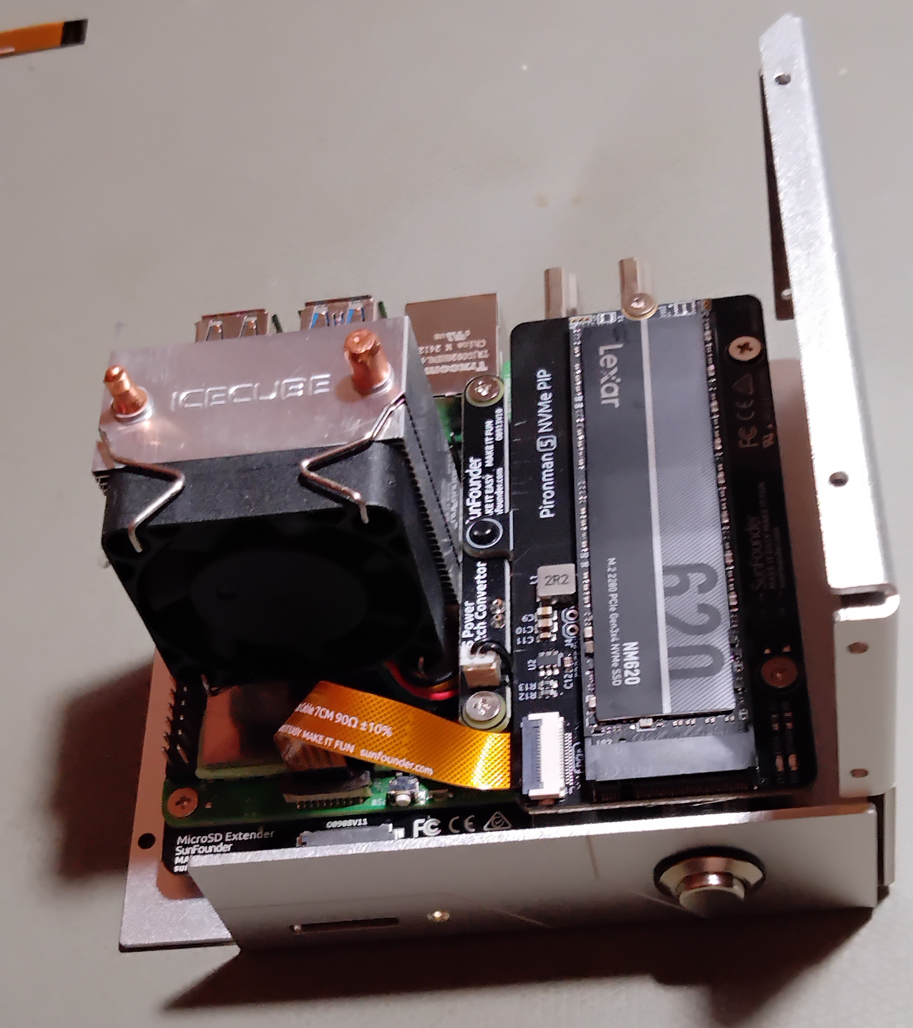 Another view of the SSD adaptor and main cooler Another view of the SSD adaptor and main cooler